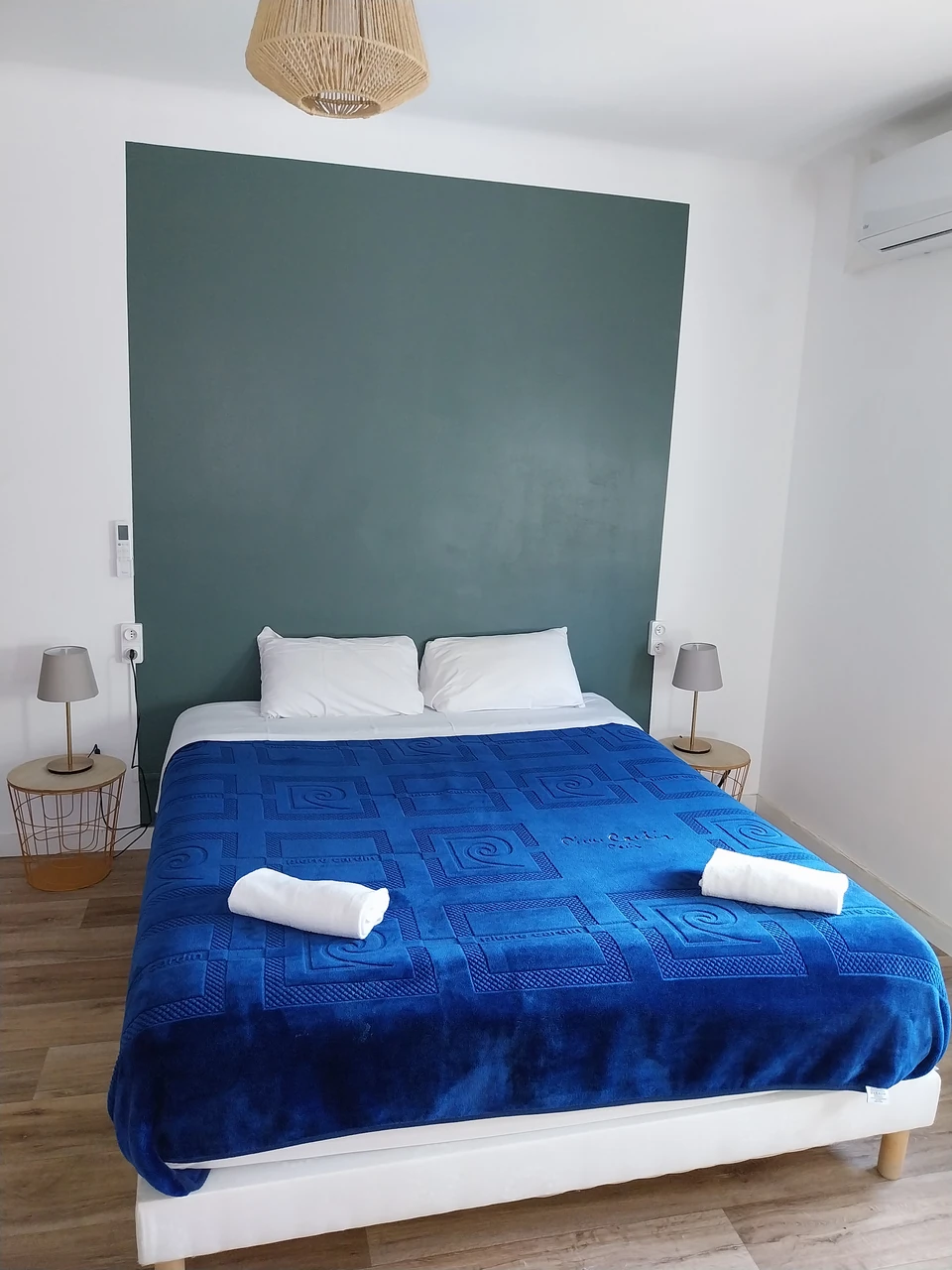 Chambre familiale avec grand lit chez Ô & Cimes
